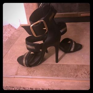 Steve Madden zipper black ankle strap heel 6.5